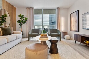 1200 Brickell Bay Dr in Miami, FL - Building Photo