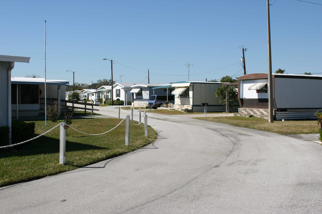 May Manor Mobile Home Park in Lakeland, FL - Building Photo