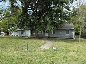 102 E 96th St in Kansas City, MO - Building Photo - Building Photo