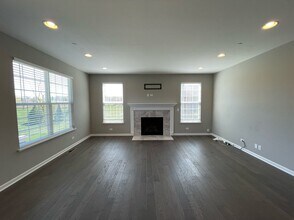 5776 Chatham Dr in Hoffman Estates, IL - Building Photo - Building Photo