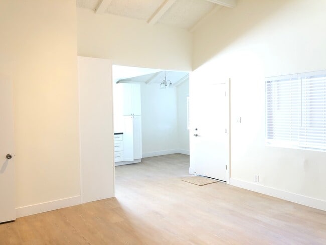 4271 Green Ave, Unit 3