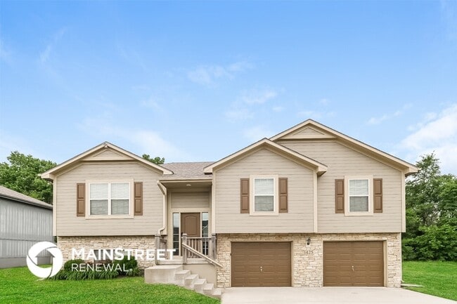 property at 1425 N 9th St E