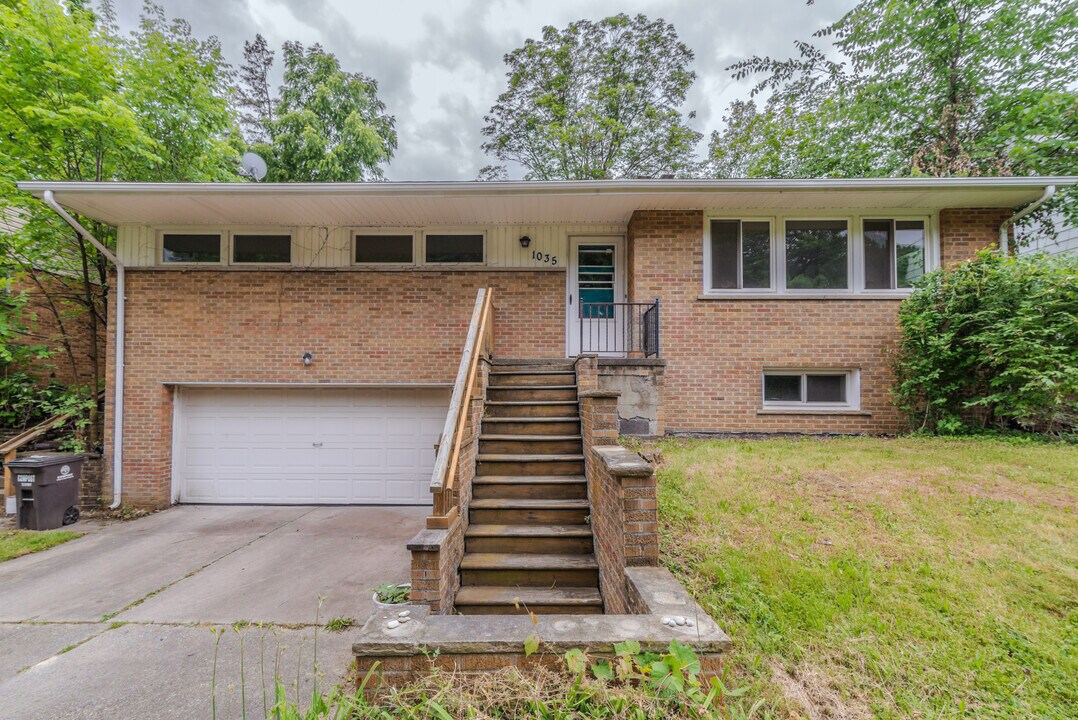 1035 Newport Rd in Ann Arbor, MI - Building Photo