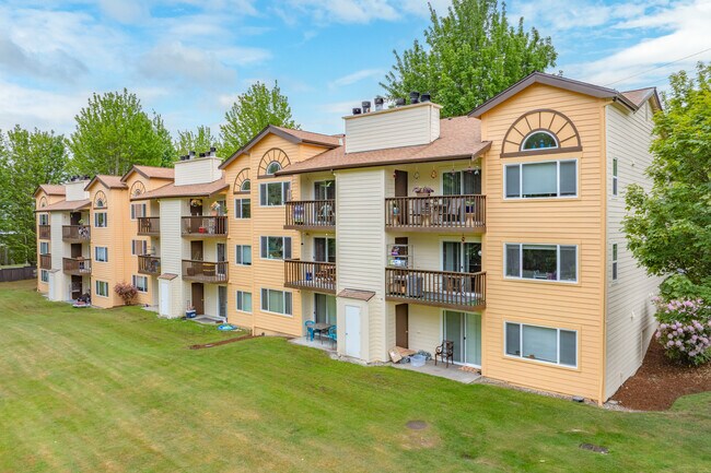 Lawn Courte Apartments in Tacoma, WA - Foto de edificio - Building Photo