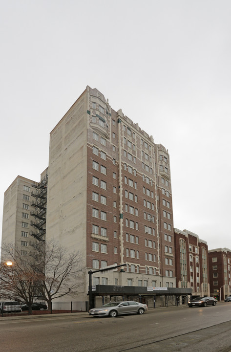 Jeffery Cyril Apartments in Chicago, IL - Foto de edificio