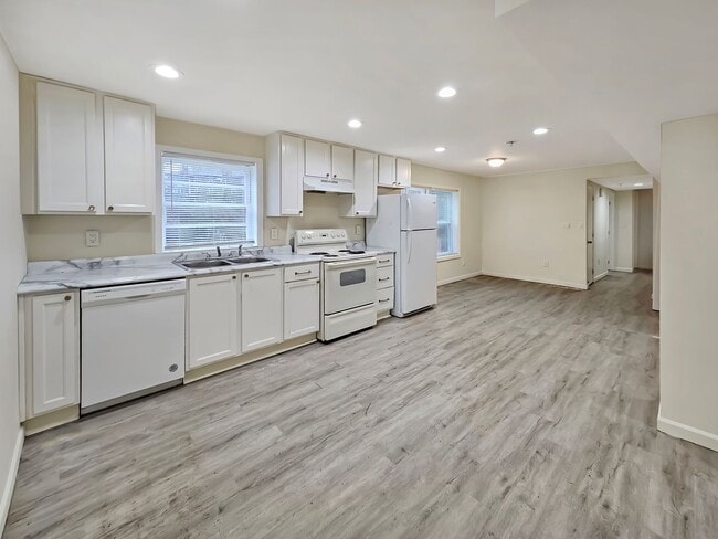 property at 536 Elmwood Rd NW