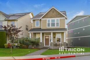 13305 96th Ave Ct E in Puyallup, WA - Building Photo