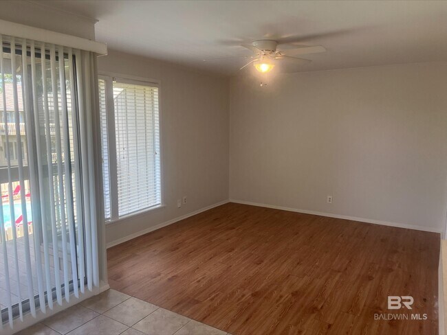 2065 Sea Cliff Dr N in Daphne, AL - Foto de edificio - Building Photo