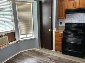1366 Old Jamestown Ct in Dallas, TX - Building Photo - Building Photo