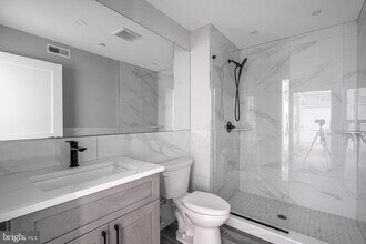 2401 Washington Ave in Philadelphia, PA - Foto de edificio - Building Photo