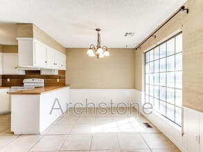 6605 Lyrewood Ln in Oklahoma City, OK - Building Photo - Building Photo