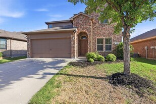 612 River Rock Rd in Azle, TX - Building Photo