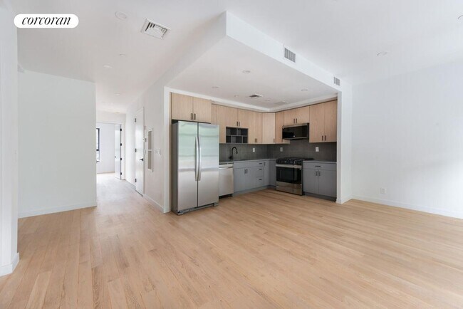 130 Diamond St in Brooklyn, NY - Building Photo - Building Photo
