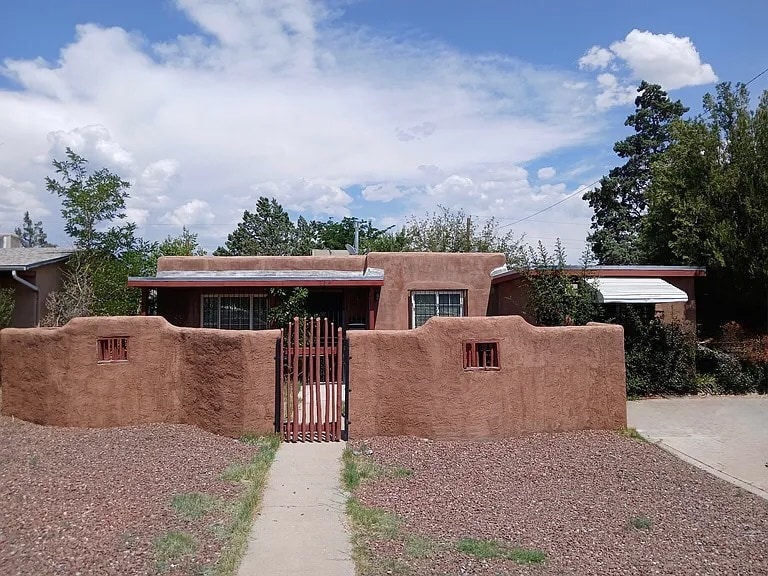 624 Grove St NE in Albuquerque, NM - Building Photo