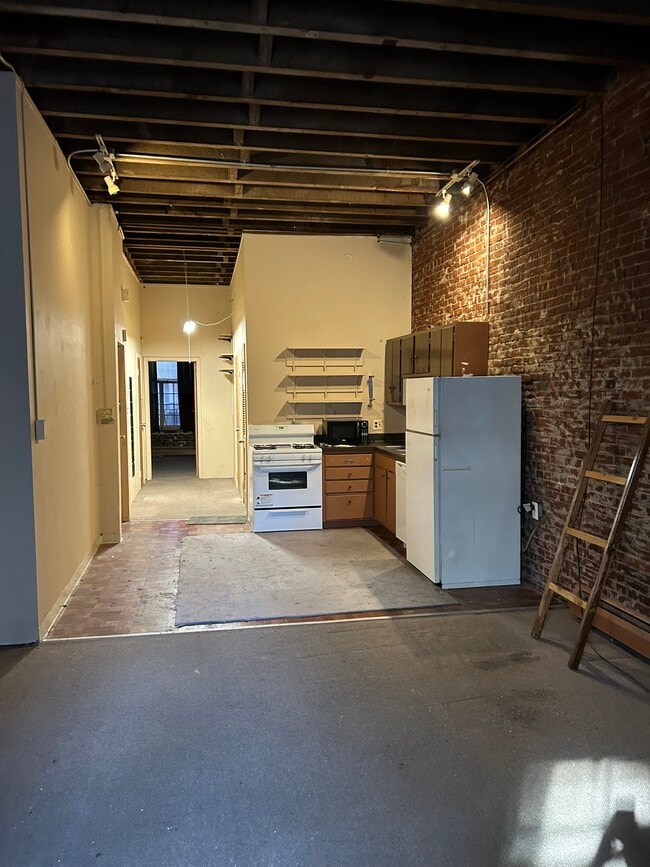 28 S Strawberry St, Unit #2