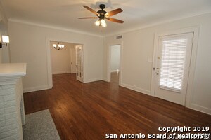 131 E Ridgewood Ct in San Antonio, TX - Building Photo - Building Photo