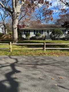 5 Duvall Dr in Hampton Bays, NY - Building Photo