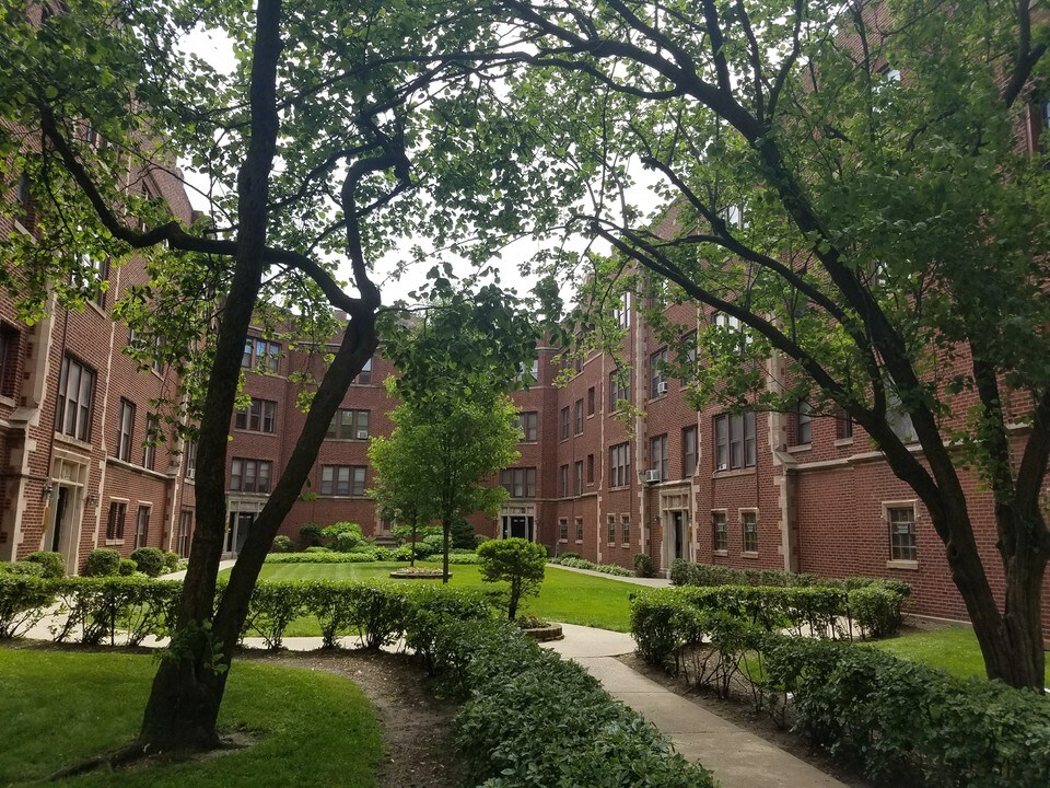1341 W Estes Ave in Chicago, IL - Foto de edificio