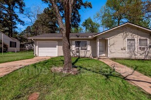 1412 22nd St in Huntsville, TX - Building Photo
