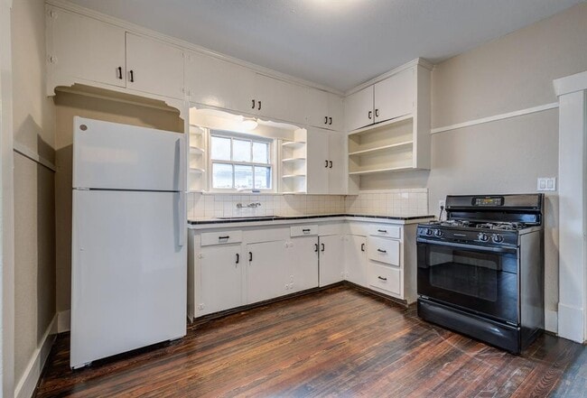 115 Goldenrod St photo'