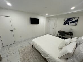 4200 NW 11th Ct in Miami, FL - Building Photo - Building Photo