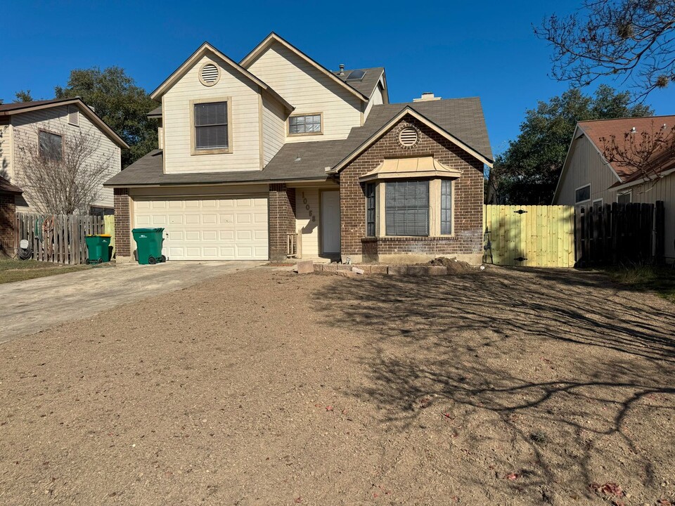 10058 Palomino Canyon in Converse, TX - Building Photo