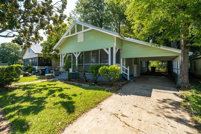 property at 932 35th Ave