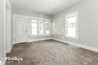 814 Bowditch St in Aurora, IL - Foto de edificio - Building Photo