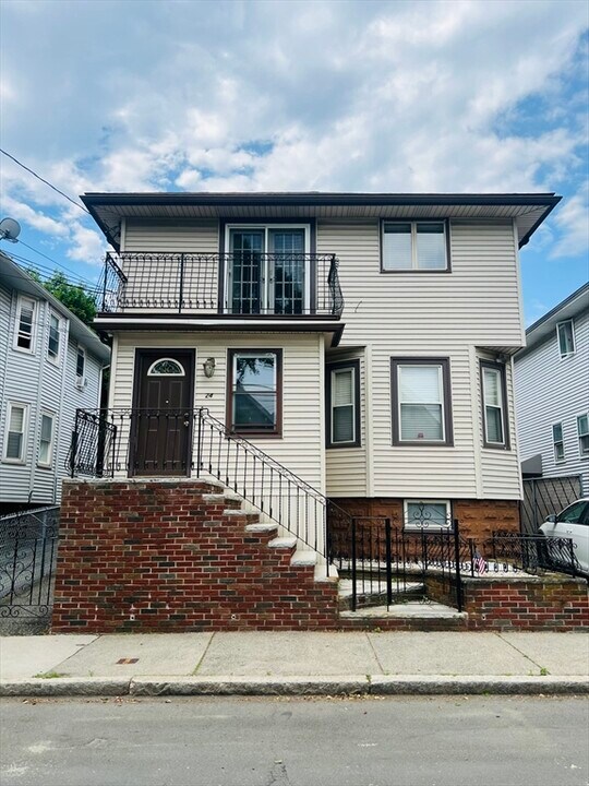 24 Meacham St in Somerville, MA - Building Photo