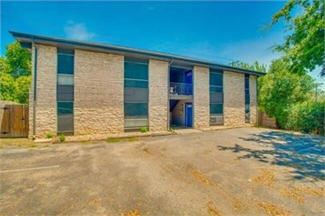 property at 310 E Croslin St