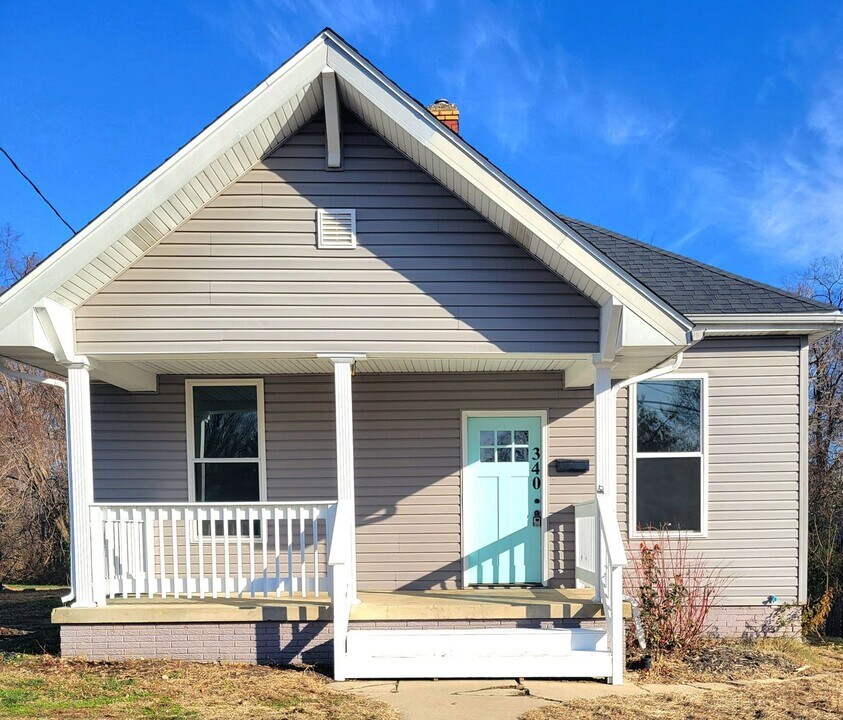 340 N Aurora St in Collinsville, IL - Building Photo