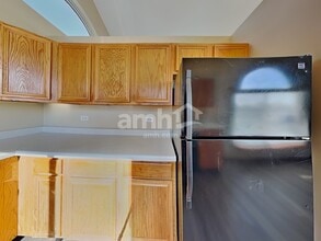 2 Hastings Ct in Lake In The Hills, IL - Building Photo - Building Photo