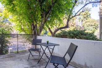 870 Hilgard Ave-Unit -102 in Los Angeles, CA - Building Photo - Building Photo