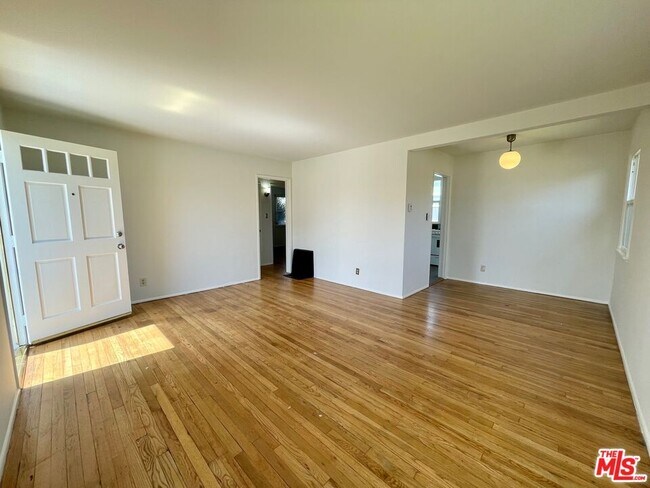 5954 W 85th Pl in Los Angeles, CA - Building Photo - Building Photo