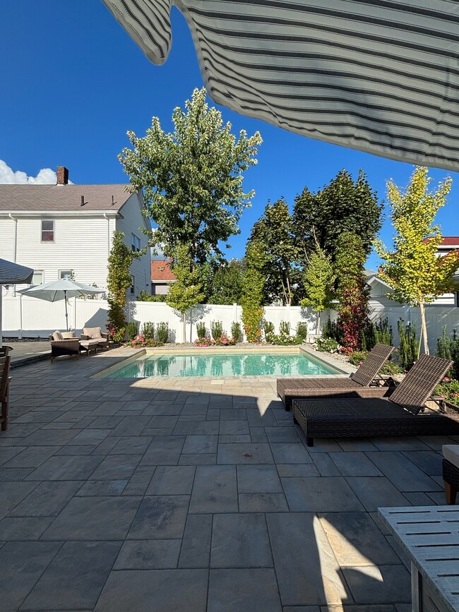 21 Apthorp St in Quincy, MA - Foto de edificio - Building Photo