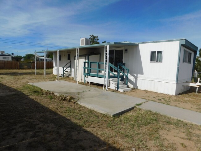 property at 717 W Reeves Ave