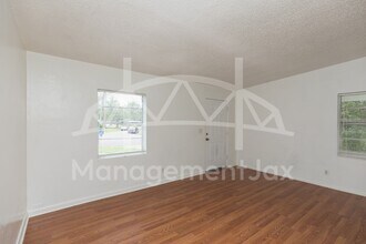 5601 Pansy Ln in Jacksonville, FL - Building Photo - Building Photo