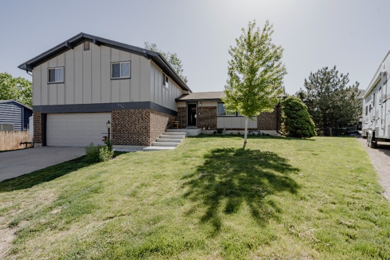 6752 Ames St in Arvada, CO - Building Photo