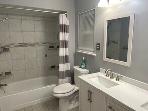 44 Spyglass Ct in East Windsor, NJ - Building Photo - Building Photo