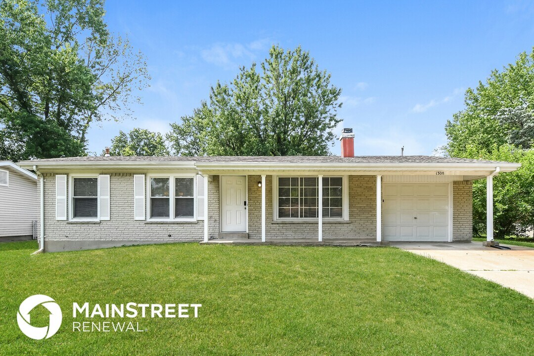 1308 Claudine Dr in St. Louis, MO - Building Photo