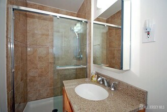 7 Gardenia Ct in Sayreville, NJ - Building Photo - Building Photo