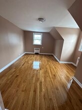 40 Carnegie Ave, Unit FL 2 in Elmont, NY - Foto de edificio - Building Photo