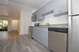 301 Gardens Dr in Pompano Beach, FL - Building Photo - Building Photo