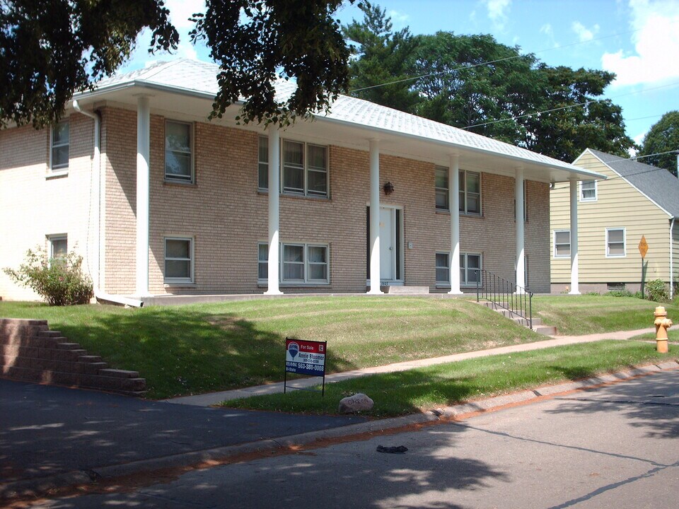 3403 15th Ave, Unit 1 in Rock Island, IL - Foto de edificio