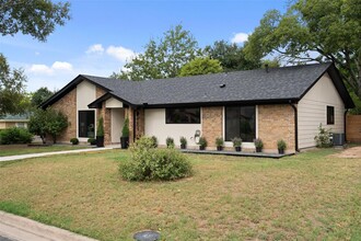 9609 Chukar Cir in Austin, TX - Foto de edificio - Building Photo