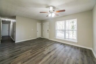 300 N Meade Dr in Peachtree City, GA - Building Photo - Building Photo