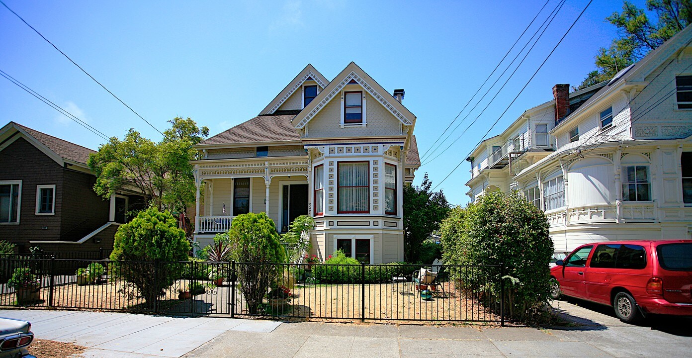 2128 Alameda Ave in Alameda, CA - Foto de edificio