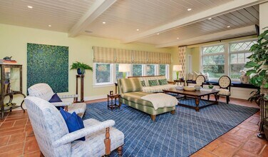 96 Cove Hollow Rd in East Hampton, NY - Building Photo - Building Photo