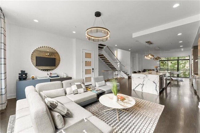 906 Lenox Blvd in Atlanta, GA - Foto de edificio - Building Photo