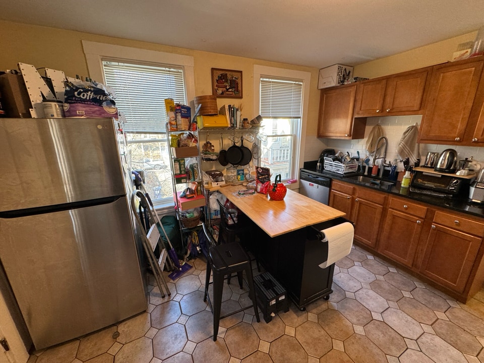 176 Elm St, Unit 2 in North Cambridge, MA - Foto de edificio